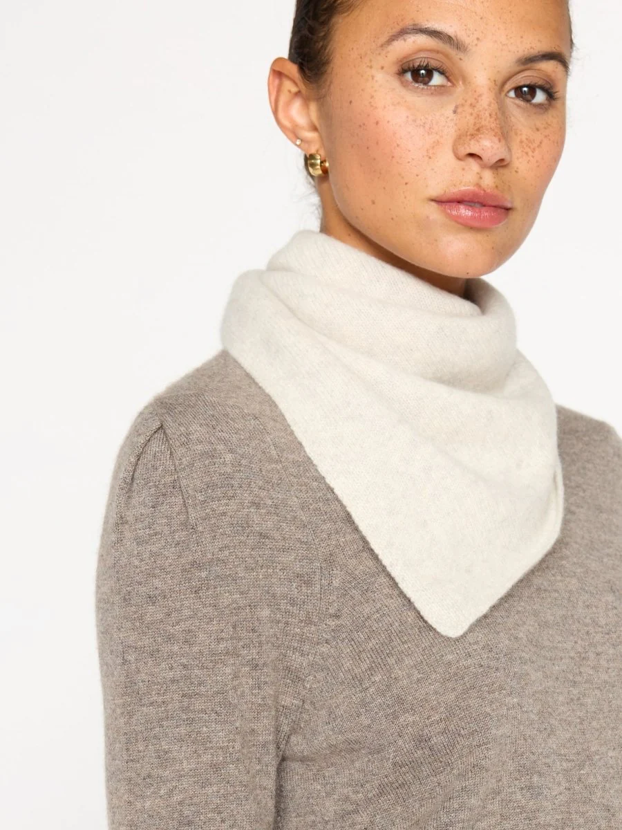 The Cashmere Neck Square - Image 3